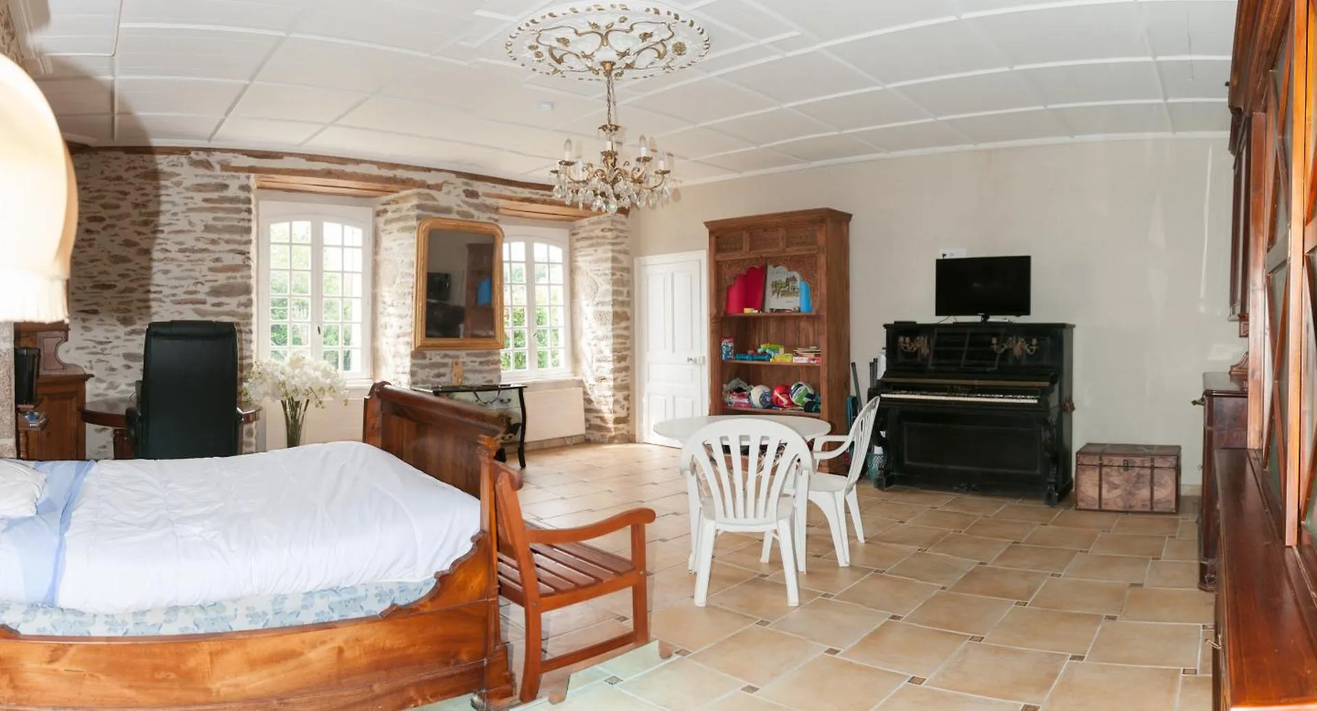 Holiday home Maison De Maitre De 1789 Renovee Avec Piscine Roannes-Saint-Mary