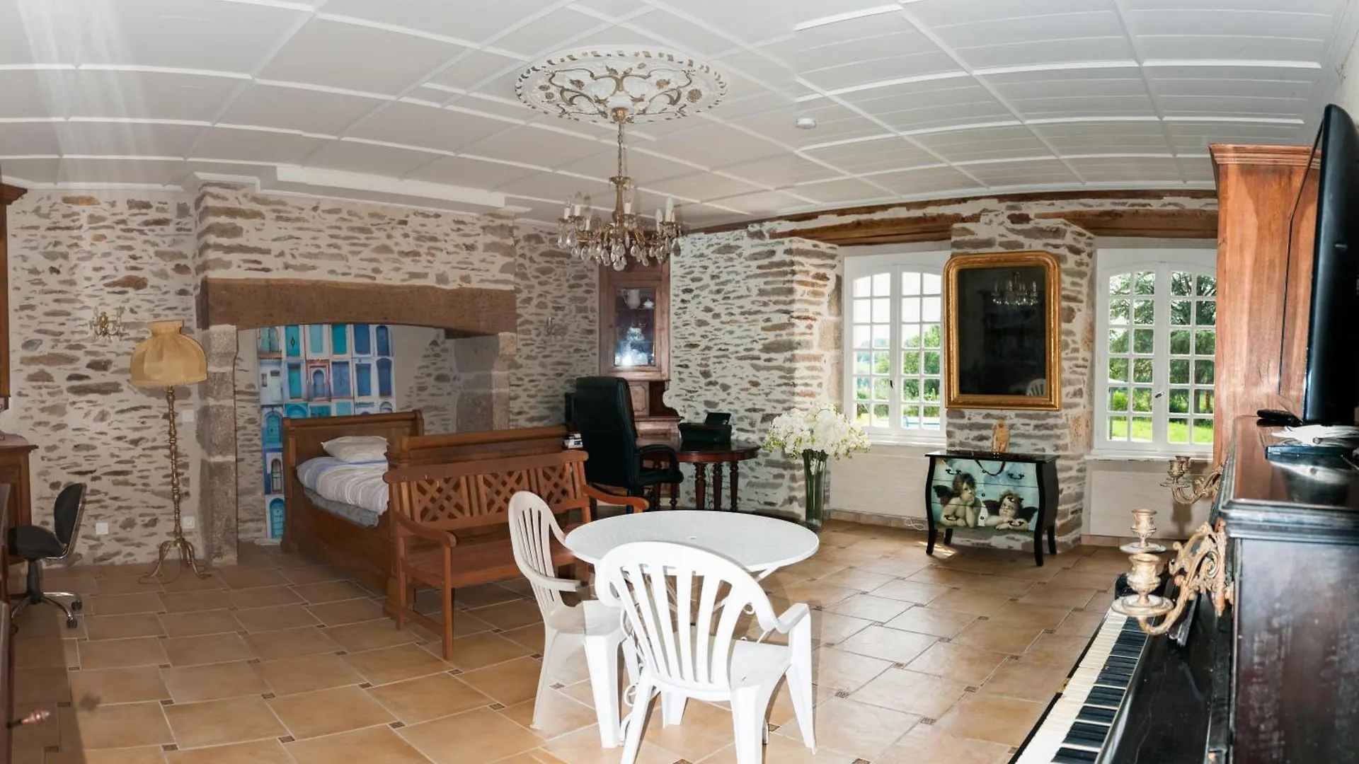 Maison De Maitre De 1789 Renovee Avec Piscine Roannes-Saint-Mary 0*,  France